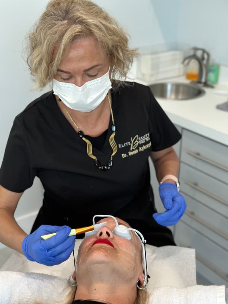 Medical aesthetic procedure in a clinical training setting